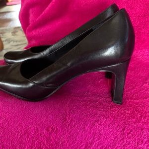 BANDOLINO HEELS   Sz 6 1/2M  Black